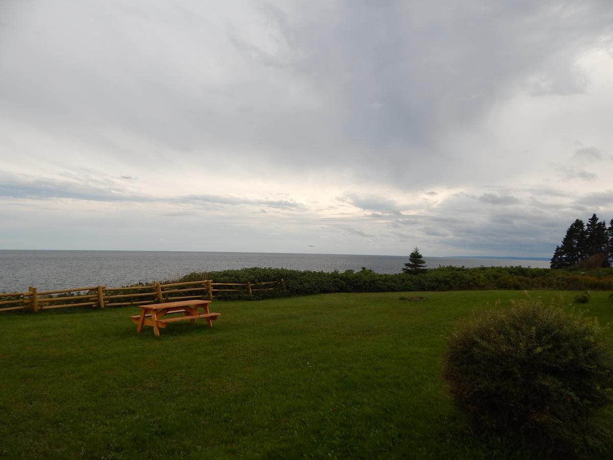 Les Chalets Brise-De-Mer Sainte-Therese-de-Gaspe Exteriér fotografie